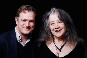 MA RC ©Caroline Doutre Renaud Capuçon et Martha Argerich en concert violon et piano
