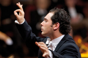 T. Sokhiev ©Patrice Nin Orchestre Philharmonique de Radio France avec Tugan Sokhiev et Julia Fischer en concert
